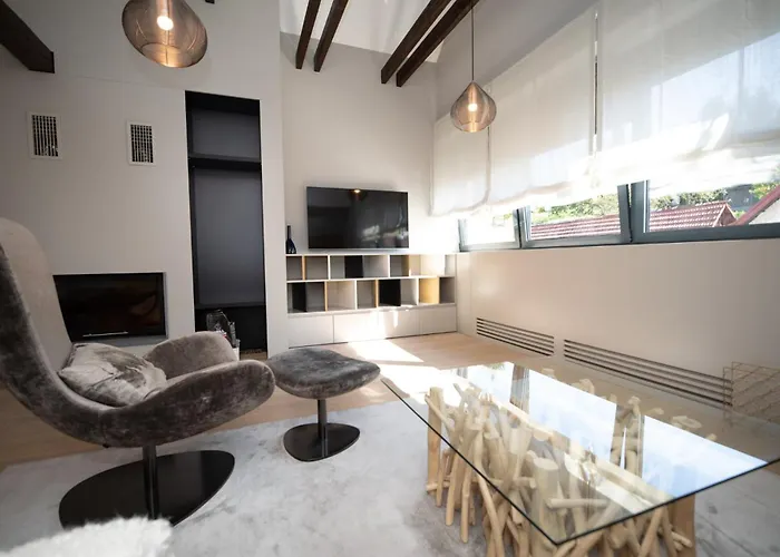 Apartment Apex